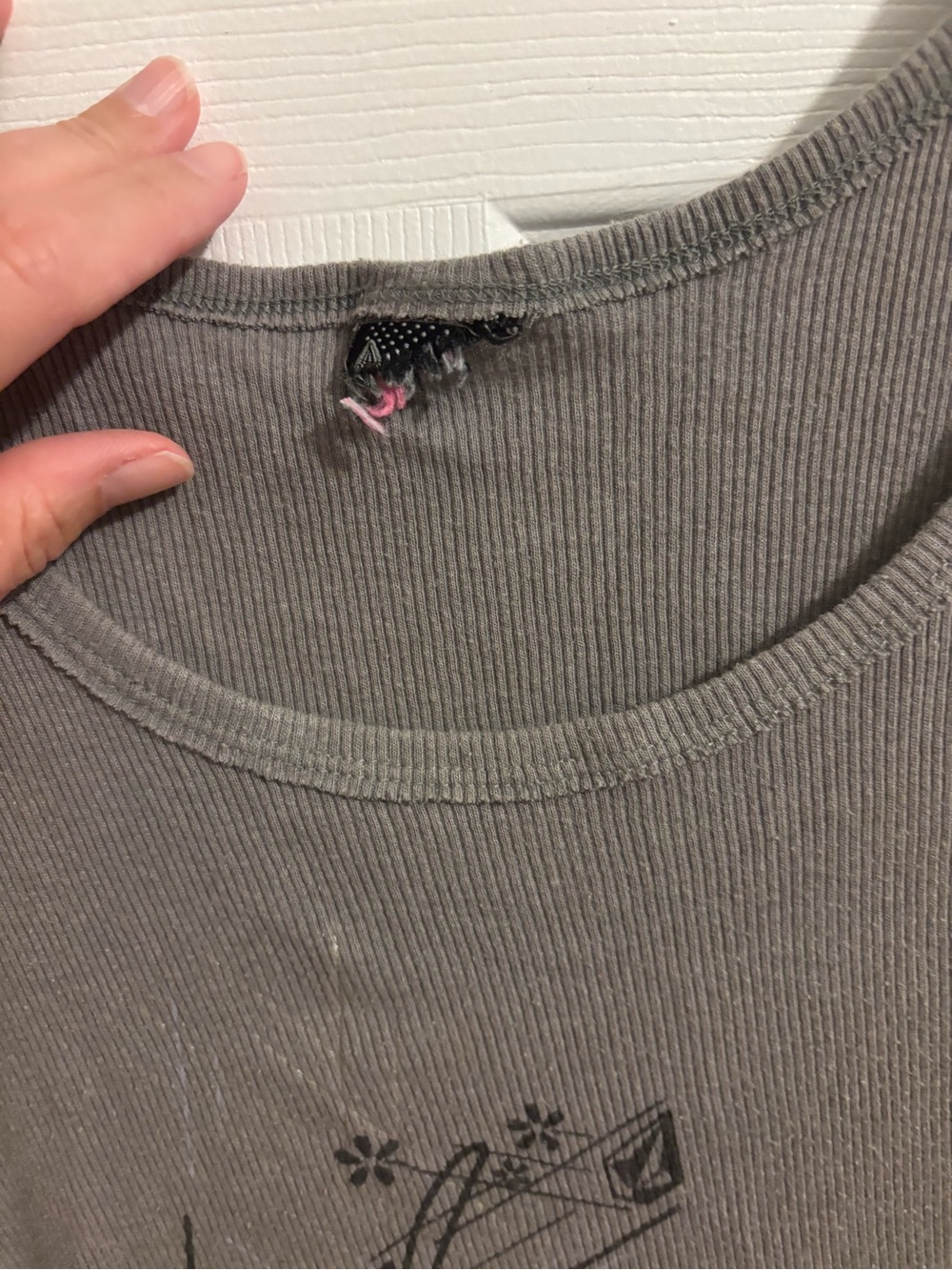 Volcom Gray Ribbed Logo Tank - Picture 4 of 5